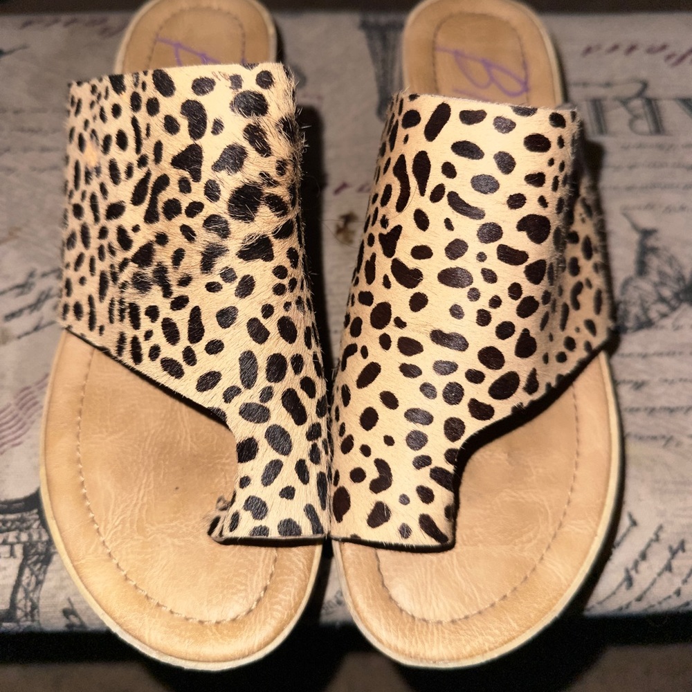 Leopard print slides size 7 , excellent condition.